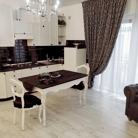 Alloggio Turistico Giulietta E Romeo - Intero Appartamento - Villafranca Di Verona, Zimmer, Holiday Rooms Extérieur photo
