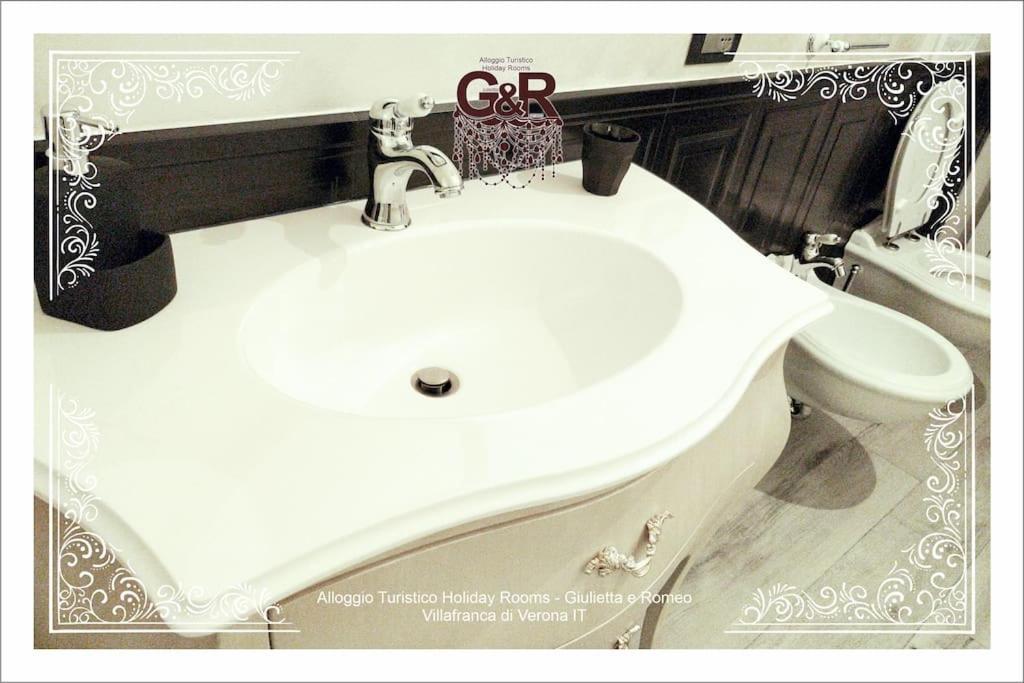 Alloggio Turistico Giulietta E Romeo - Intero Appartamento - Villafranca Di Verona, Zimmer, Holiday Rooms Extérieur photo
