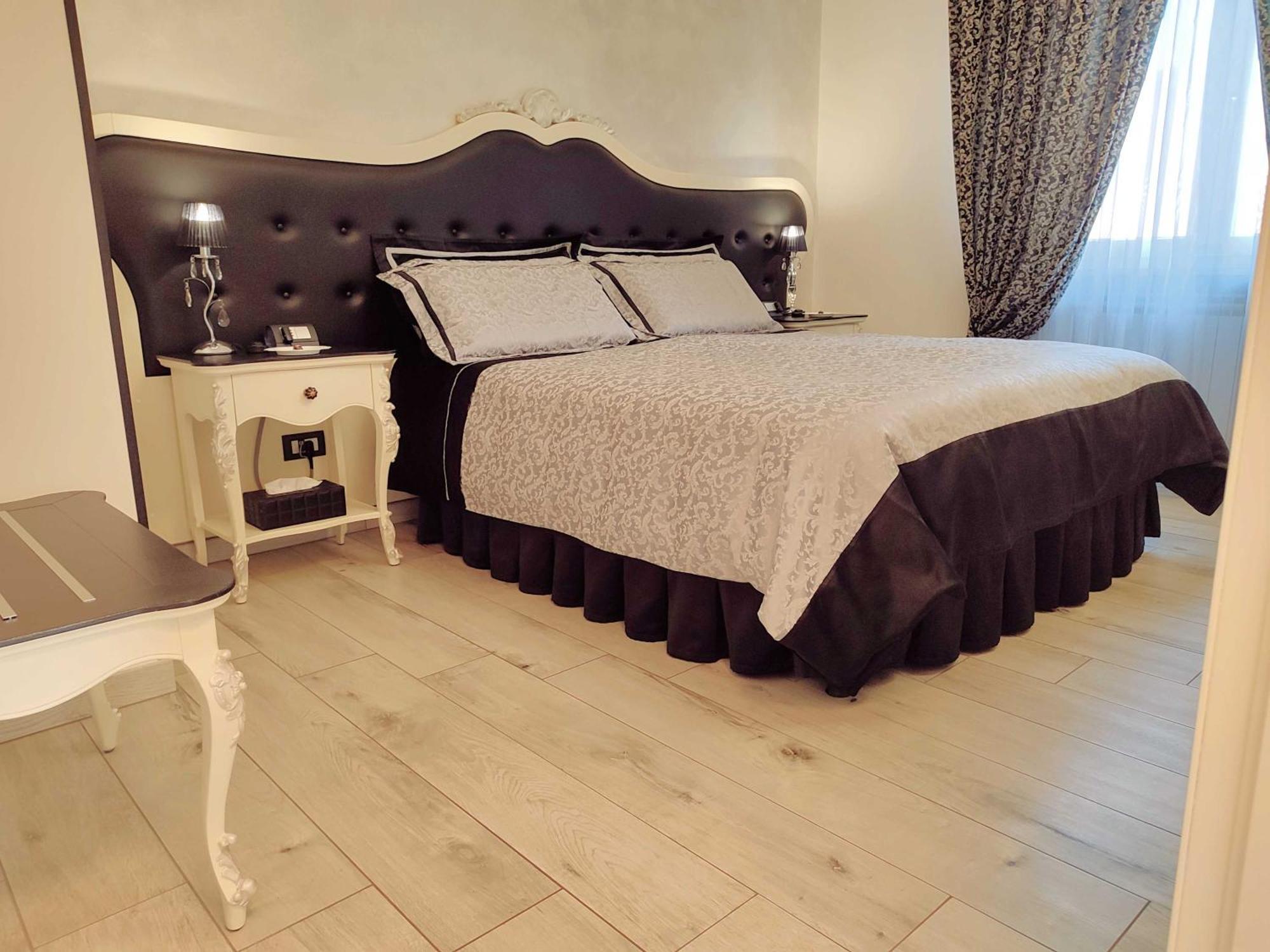 Alloggio Turistico Giulietta E Romeo - Intero Appartamento - Villafranca Di Verona, Zimmer, Holiday Rooms Extérieur photo